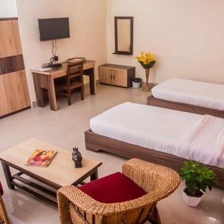 Hotel Aatreyee Дибругар Екстериор снимка