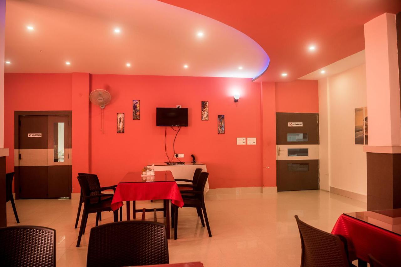 Hotel Aatreyee Дибругар Екстериор снимка