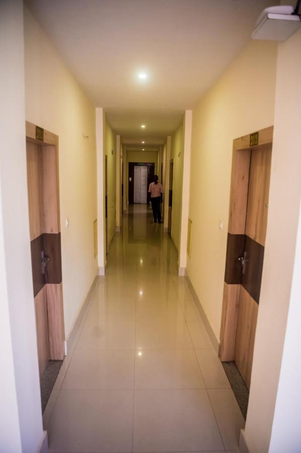 Hotel Aatreyee Дибругар Екстериор снимка
